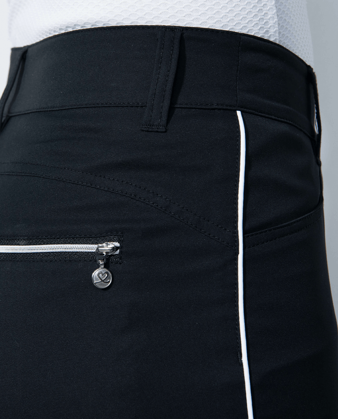 SIZE 12 - DAILY SPORTS Glam Ankle Pants 27.5" 028 Black