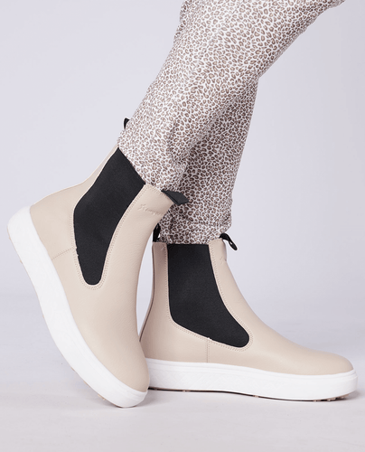 SWING OUT SISTER Carla Winter Golf Boot Gilded Beige