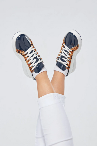 SWING OUT SISTER Sole Sister Golf Shoes Navy & White
